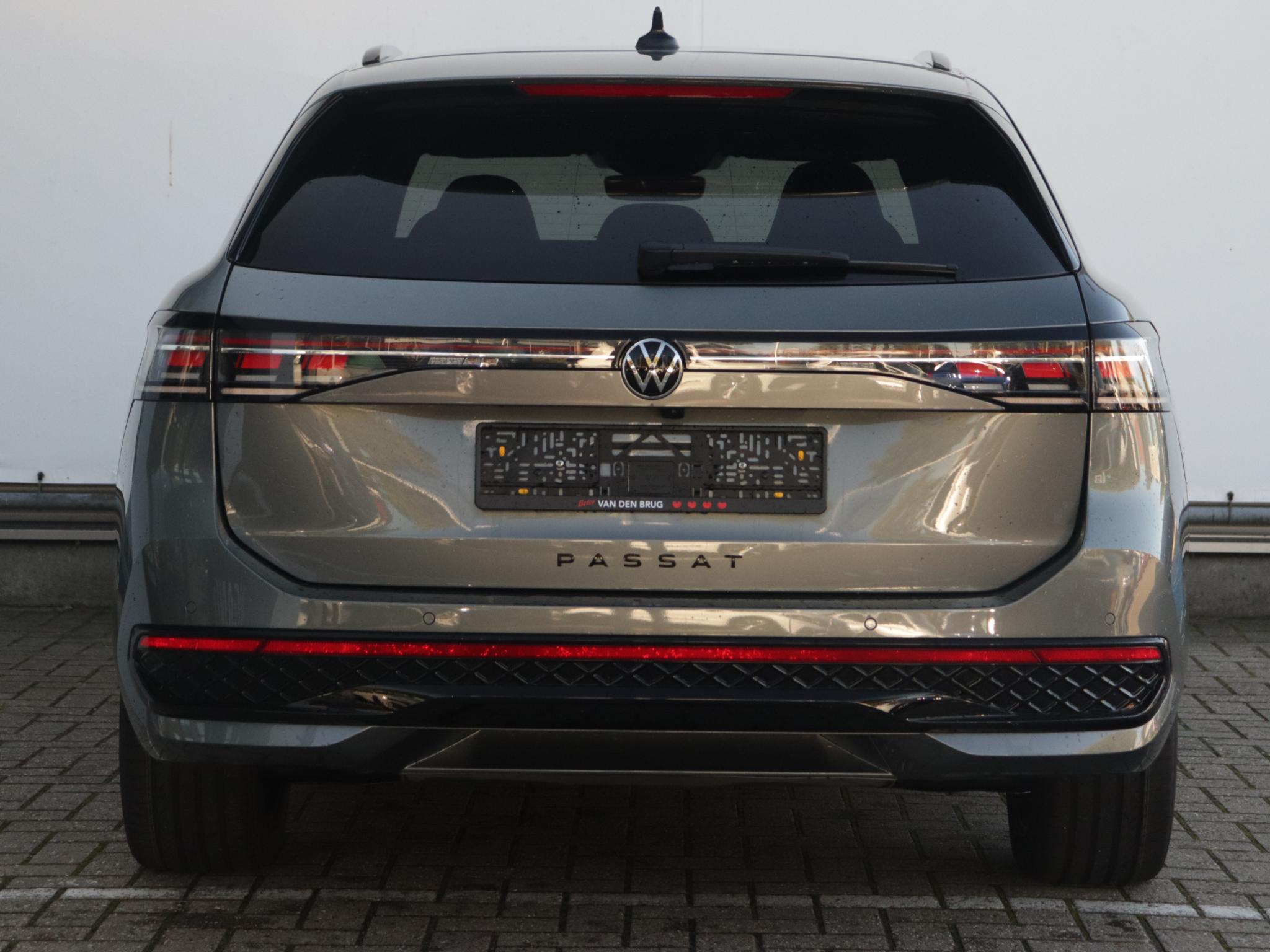 Volkswagen Passat Variant R-Line1.5 eHybrid 272 PK - Afbeelding 5