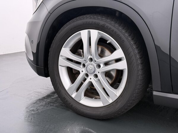18" vijf-dubbelspaaks LM velgen, vanadiumzilver, 235/50 18" vijf-dubbelspaaks LM velgen, vanadiumzilver, 235/50