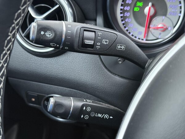 Cruisecontrol met variabele snelheidsbegrenzing Limiter Cruisecontrol met variabele snelheidsbegrenzing Limiter