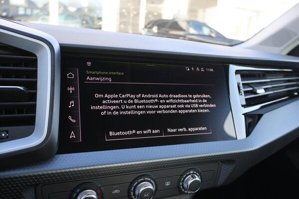 Apple Carplay/Android Auto Apple Carplay/Android Auto
