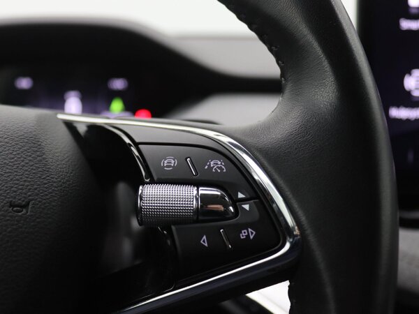 Multifunctioneel verwarmbaar 2 spaak stuurwiel incl. pedals voor recuperatie HOD en drive mode select