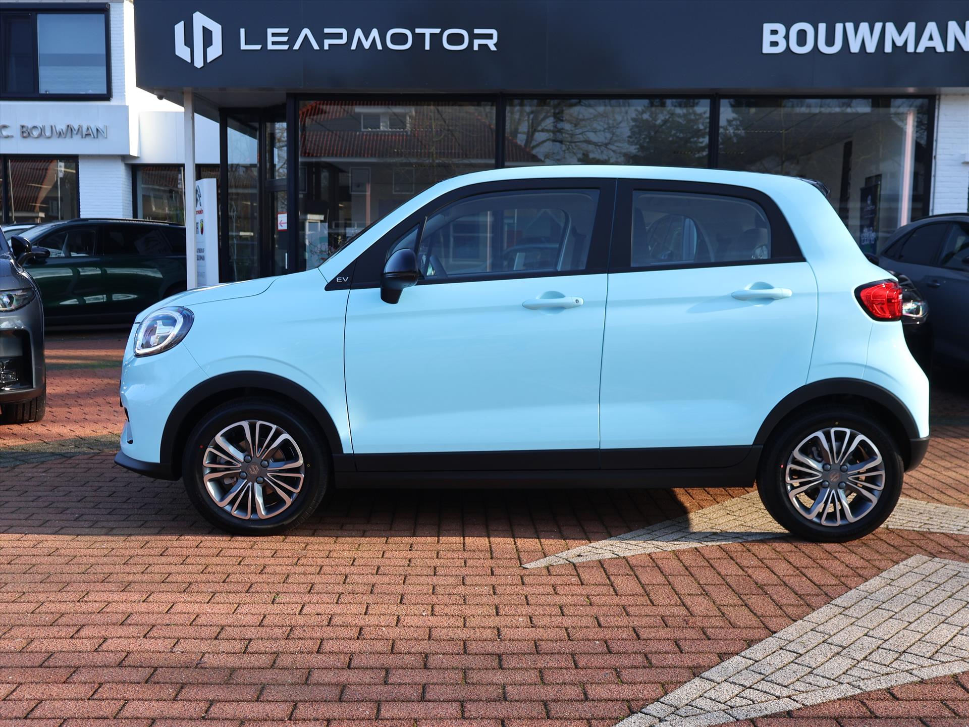 Leapmotor T03 EV 37,3 kWh 95PK Design, Rijklaarprijs | Camera | Navigatie | Panoramadak | Lichtmetalen wielen - Afbeelding 2