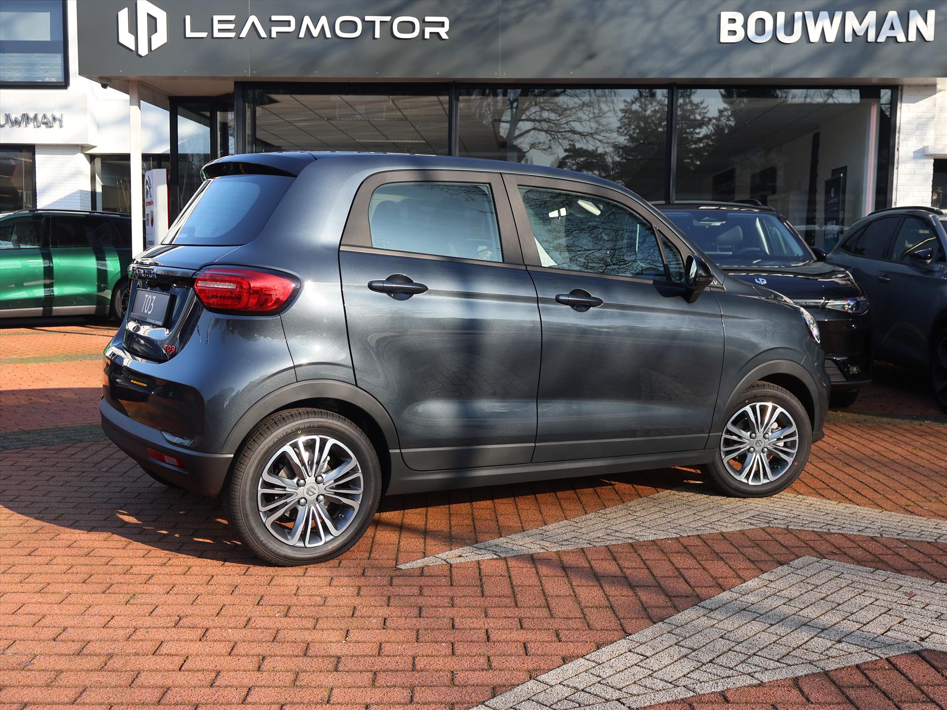 Leapmotor T03 EV 37,3 kWh 95PK Design, Rijklaarprijs | Camera | Navigatie | Panoramadak | Lichtmetalen wielen - Afbeelding 4