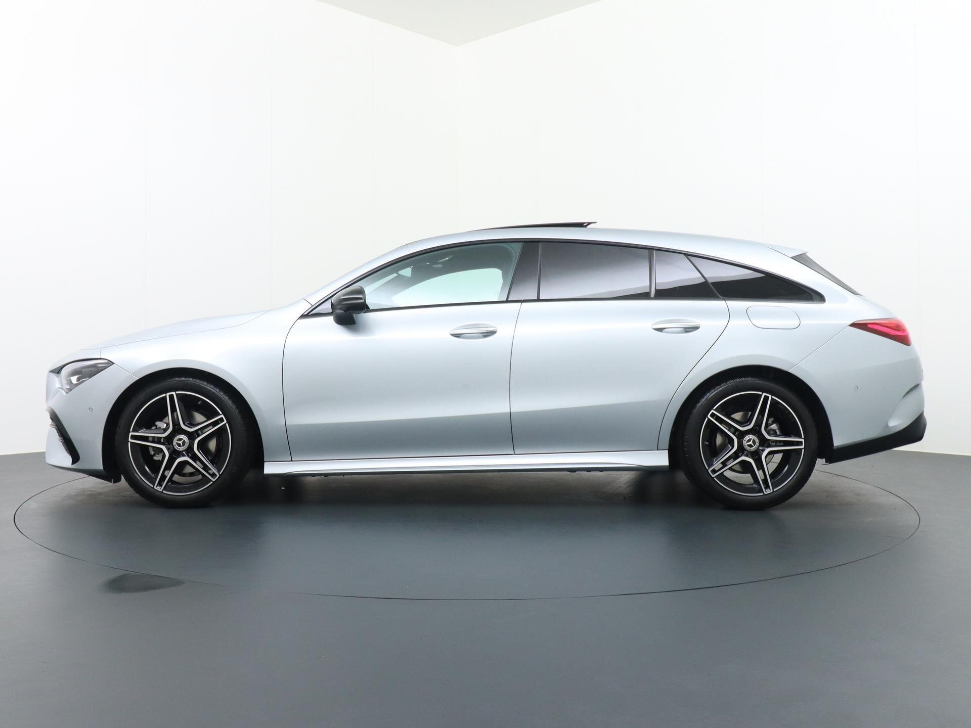 Mercedes-Benz CLA-klasse Shooting Brake 180 Star Edition AMG Line - Afbeelding 3