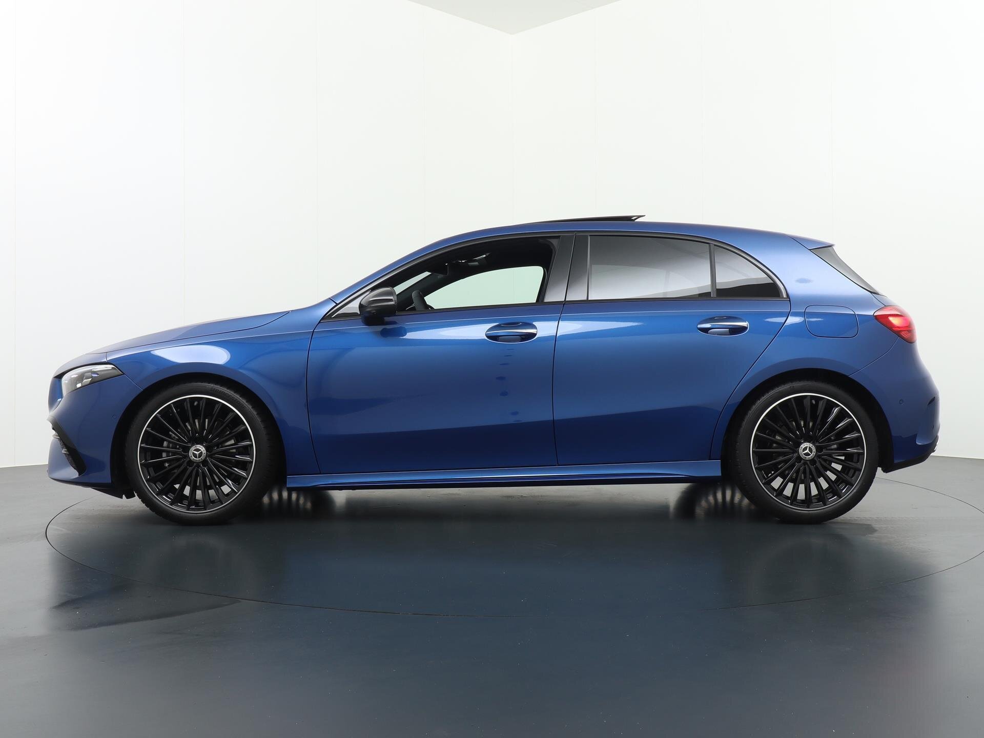Mercedes-Benz A-klasse 180 Star Edition AMG Line - Afbeelding 3