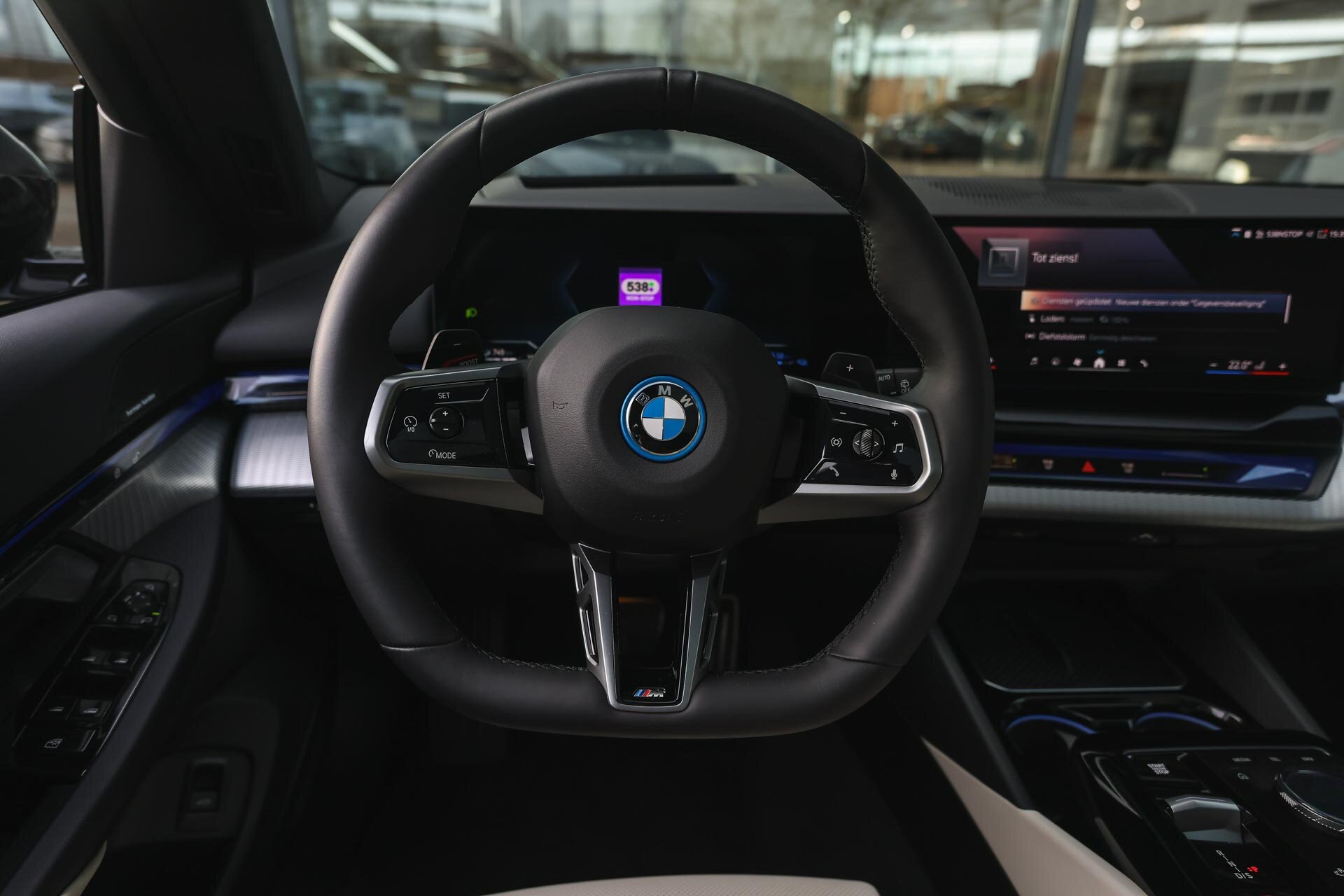 BMW 5 Serie Touring 550e xDrive M Sport Automaat - Afbeelding 3