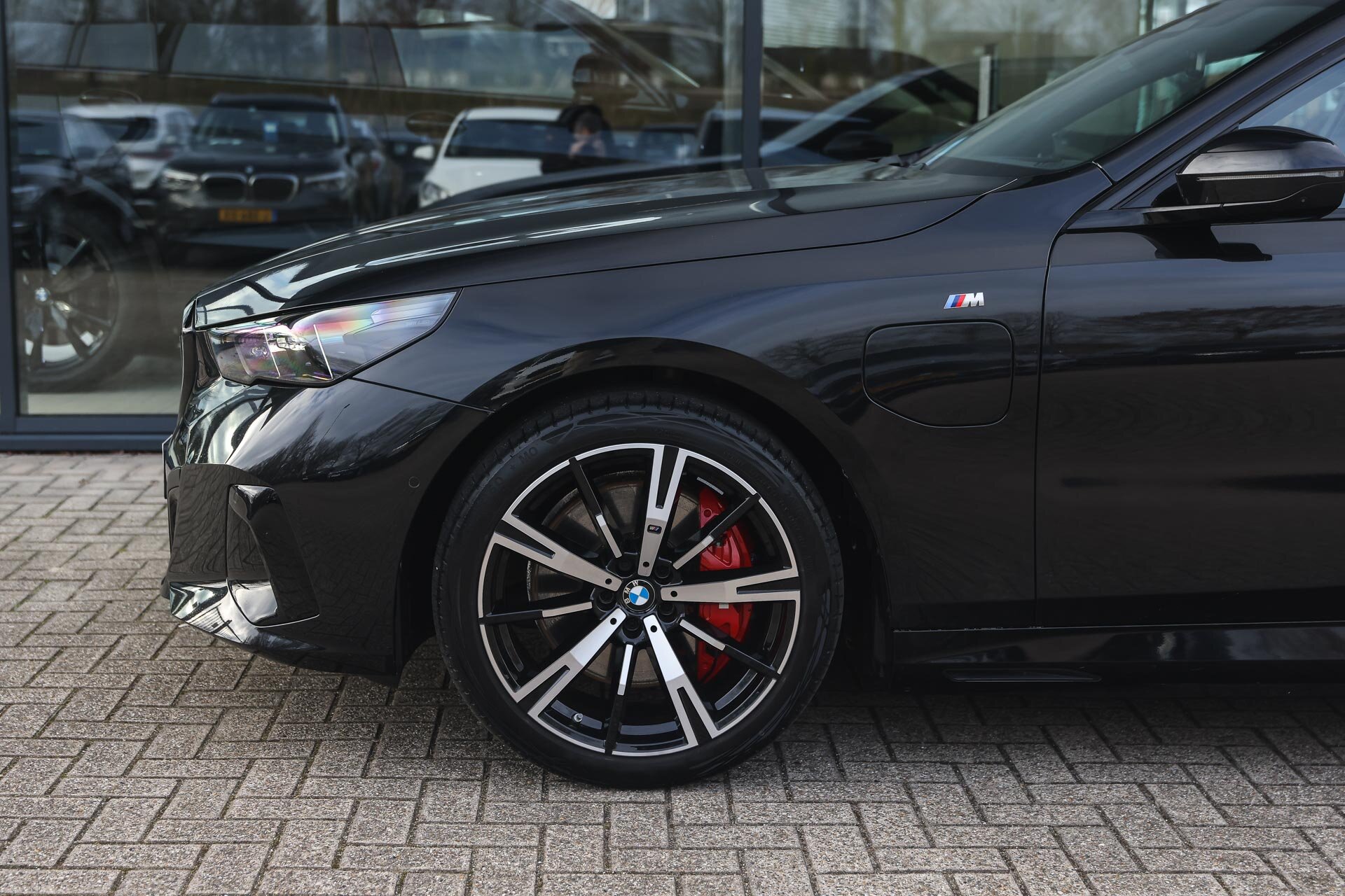 BMW 5 Serie Touring 550e xDrive M Sport Automaat - Afbeelding 4