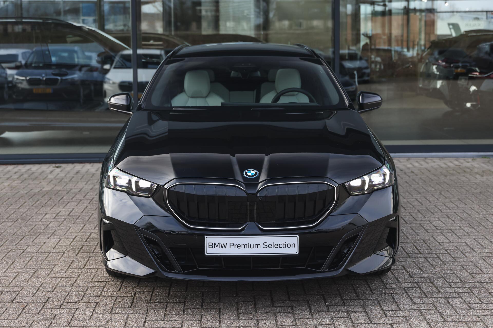 BMW 5 Serie Touring 550e xDrive M Sport Automaat - Afbeelding 5