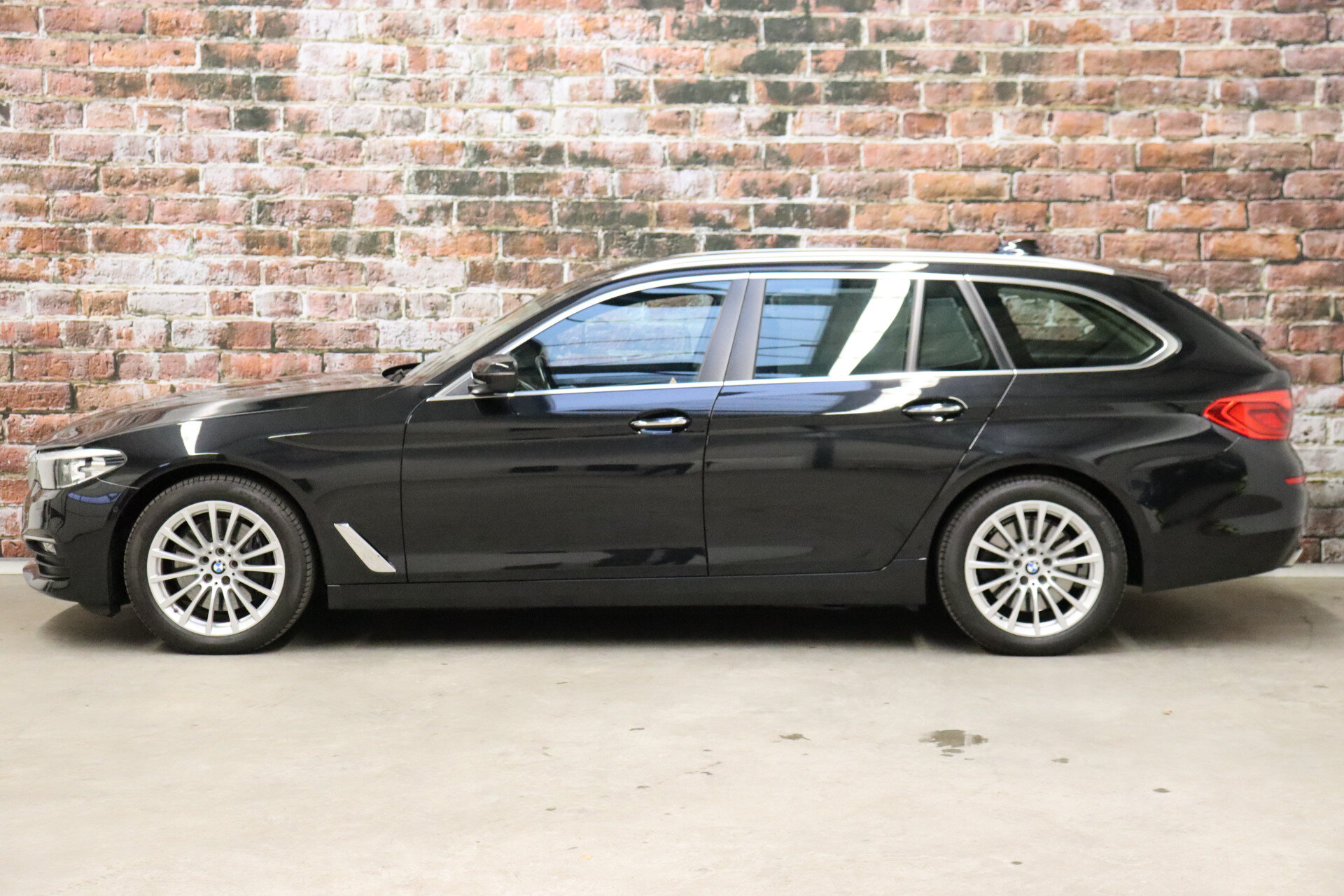 BMW 5 Serie Touring 540i xDrive High Executive Automaat - Afbeelding 3