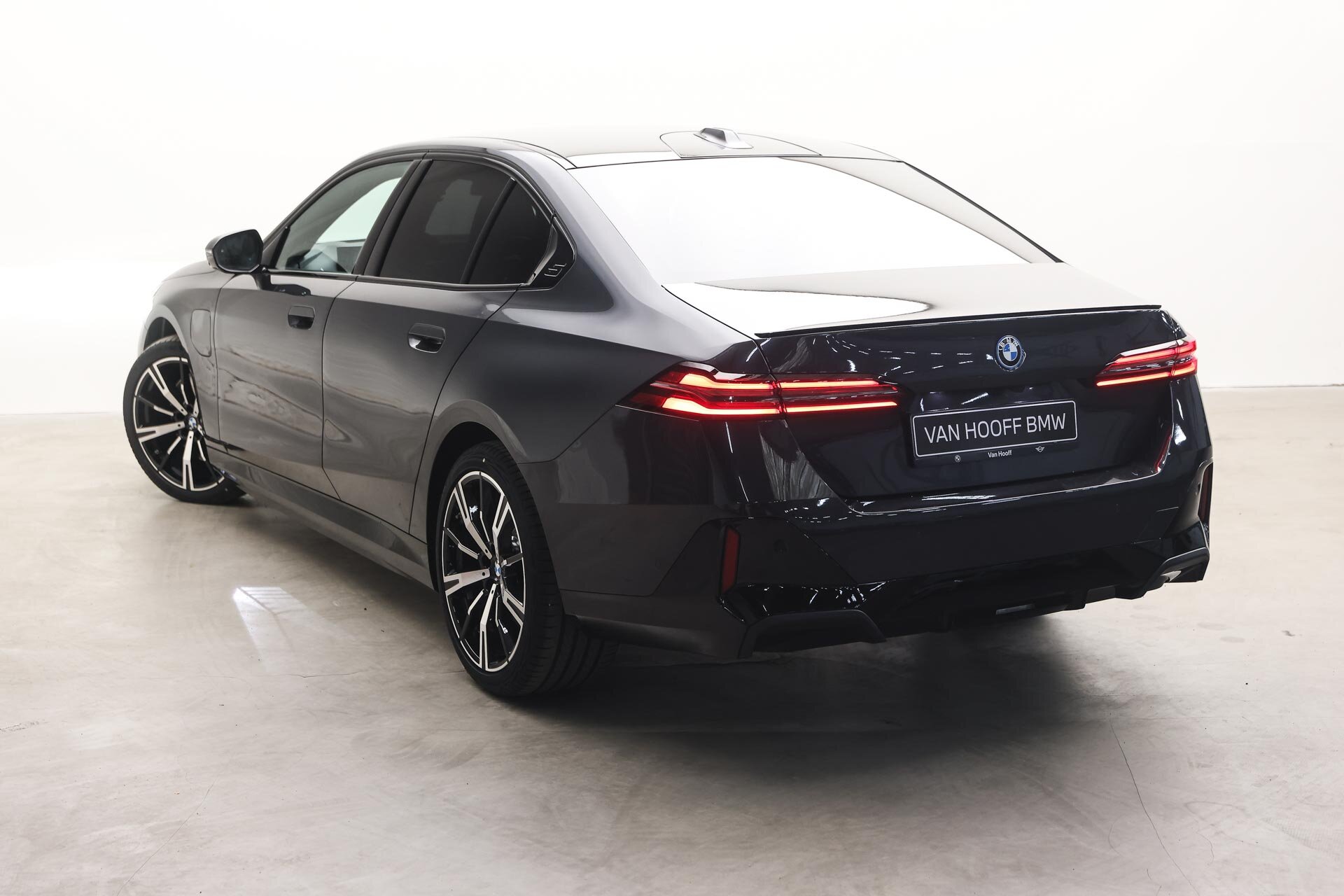 BMW 5 Serie 550e xDrive M Sport Automaat - Afbeelding 2