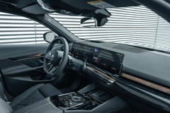 BMW 5 Serie Touring 550e xDrive M Sport Automaat - Afbeelding 4