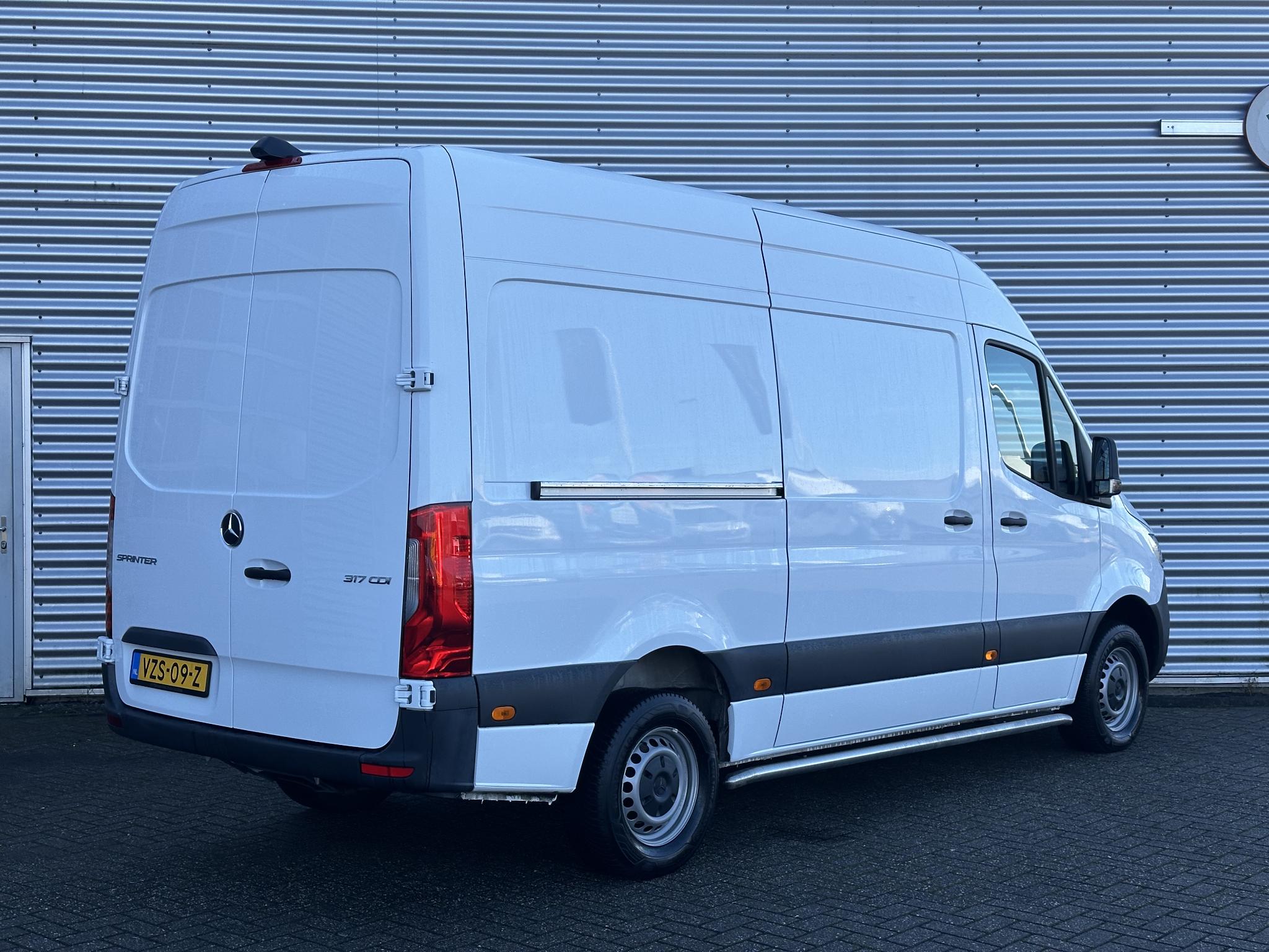 Mercedes-Benz Sprinter 317 CDI  L2H2 Automaat Carplay Navigatie Camera - Afbeelding 2