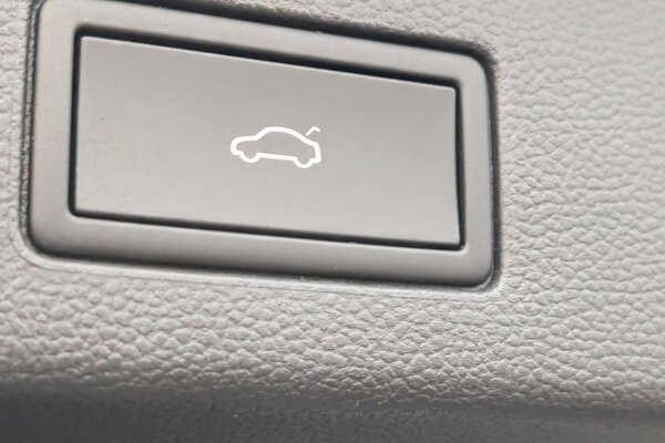 elektrisch bedienbare achterklep met sensorsturing