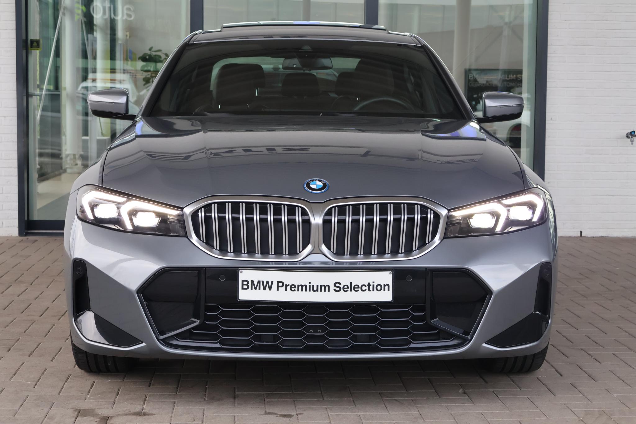 BMW 3 Serie 330e - Afbeelding 3
