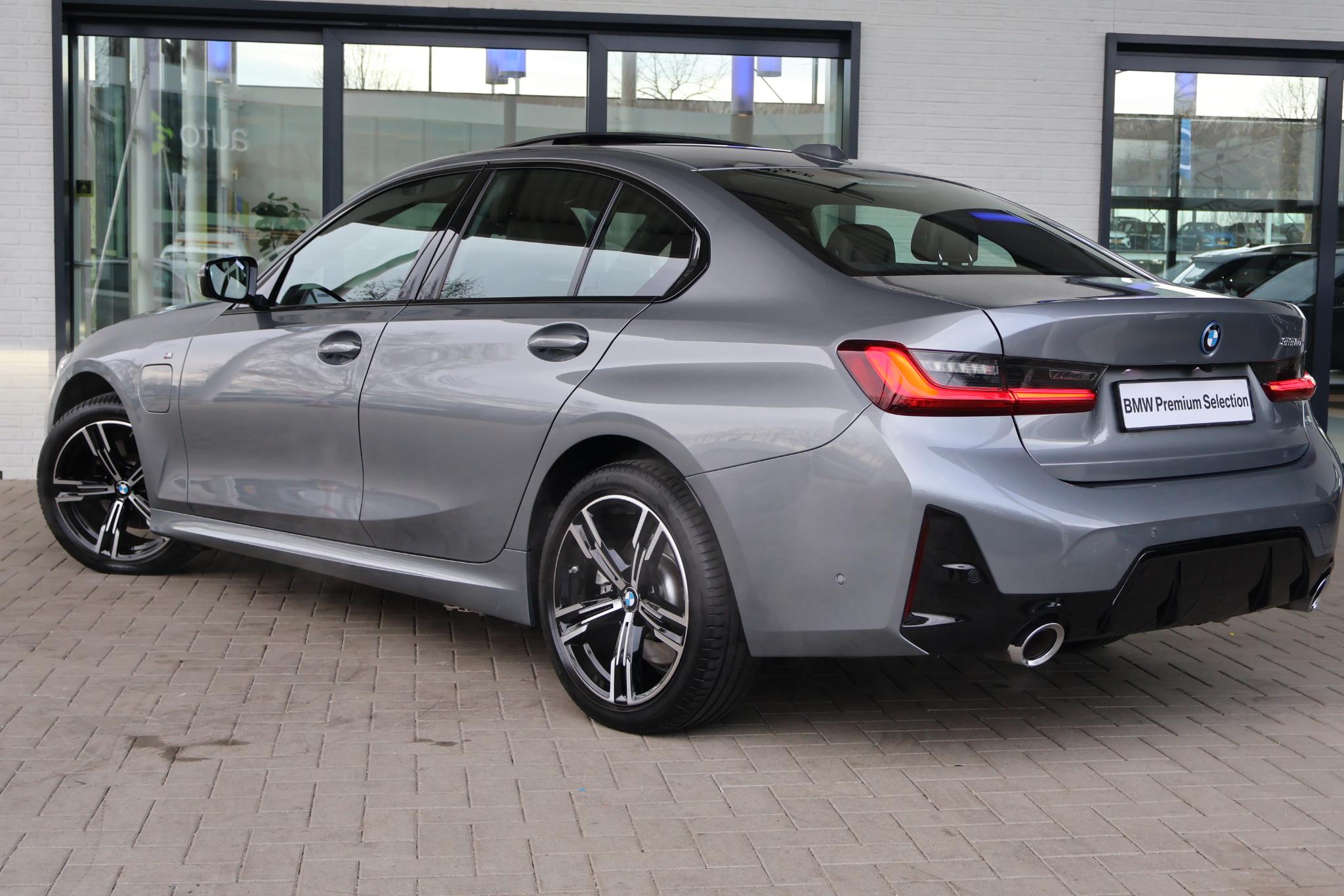 BMW 3 Serie 330e - Afbeelding 2