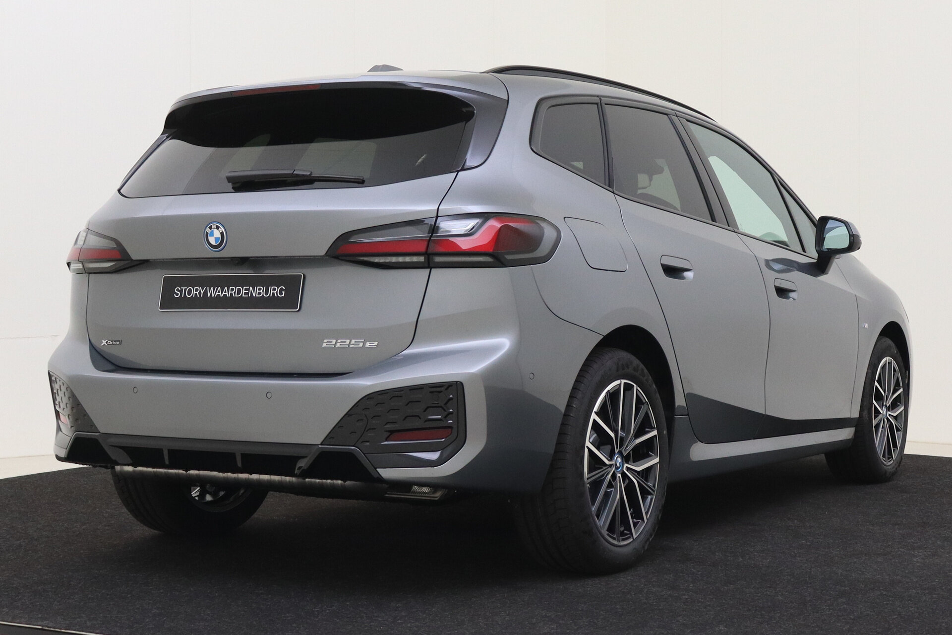 BMW 2 Serie Active Tourer 225e xDrive High Executive M Sport Automaat - Afbeelding 2