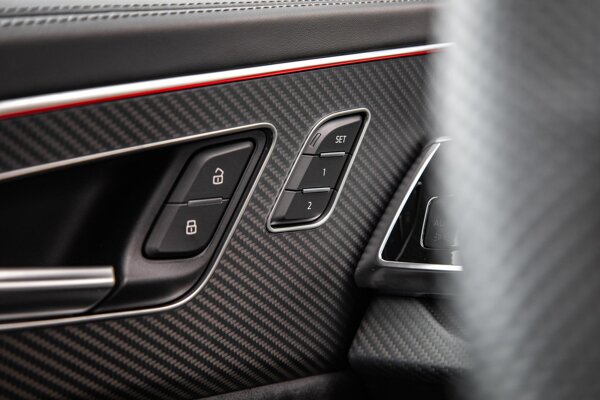 carbonafwerking interieur