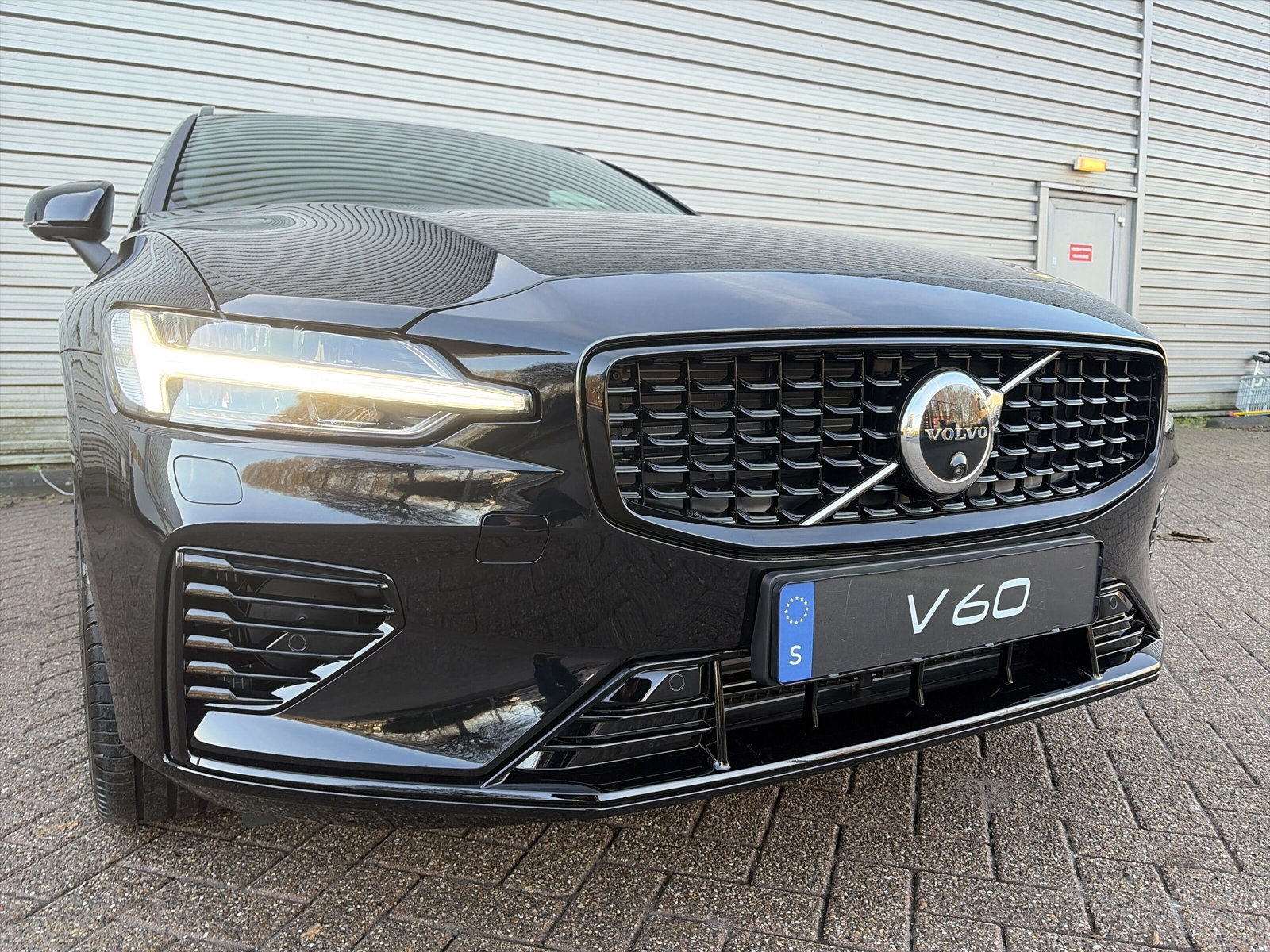 Volvo V60 2.0 T8 Plug-in hybrid AWD Ultra Perf. Ed. Dark - Afbeelding 4