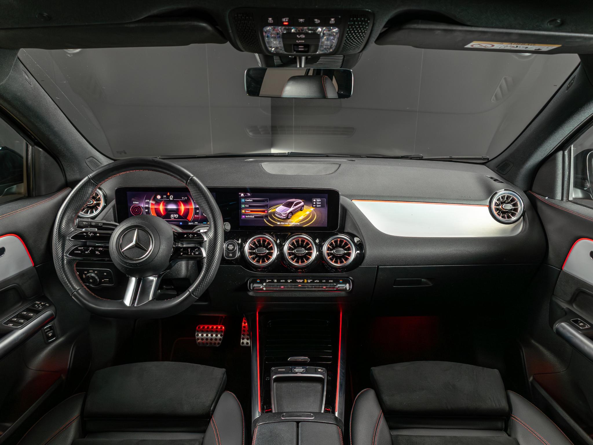 Mercedes-Benz GLA 180 AMG Line - Afbeelding 3