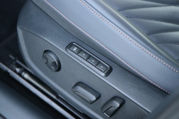 elektrisch verstelbare stoel(en) met geheugen elektrisch verstelbare stoel(en) met geheugen