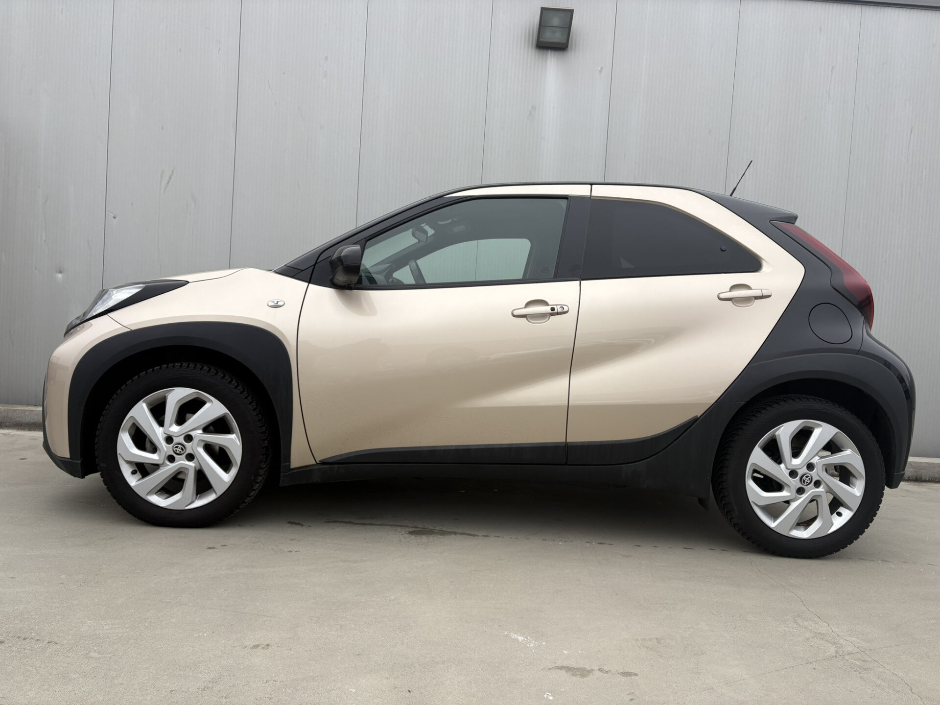 Toyota Aygo X 1.0 VVT-i S-CVT first Automaat - Afbeelding 2