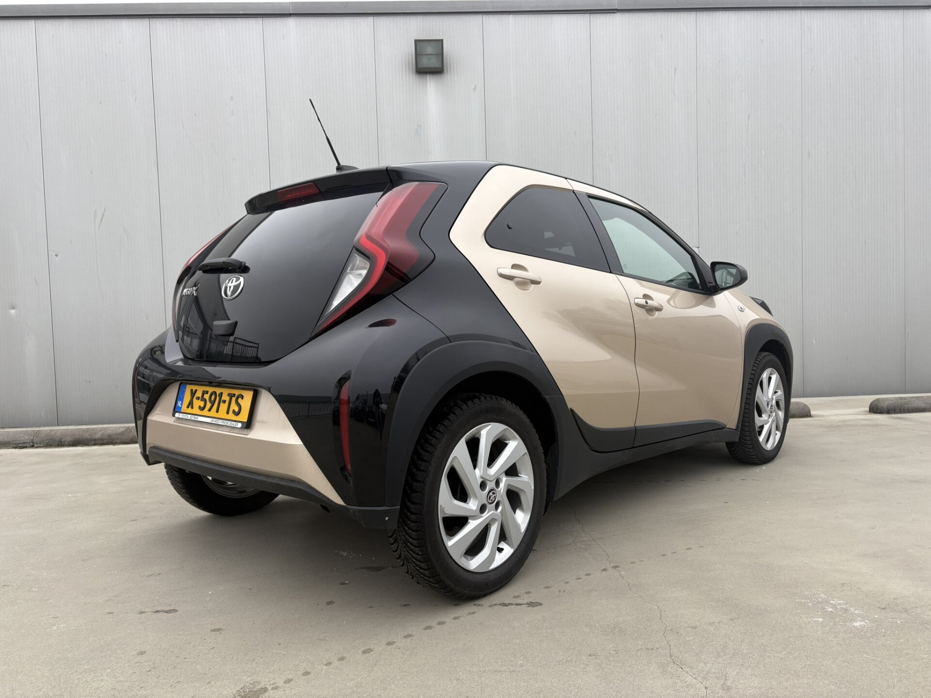 Toyota Aygo X 1.0 VVT-i S-CVT first Automaat - Afbeelding 3