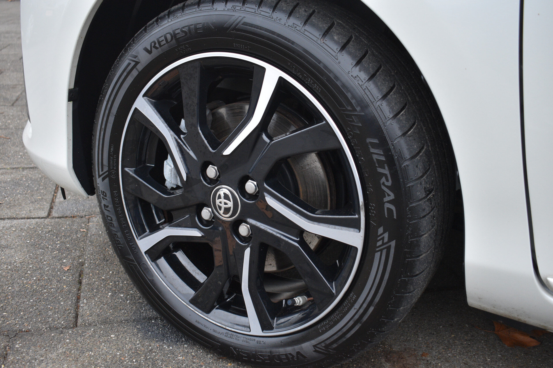 Toyota Yaris 1.5 Hybrid Bi-Tone Automaat 100pk - Afbeelding 2