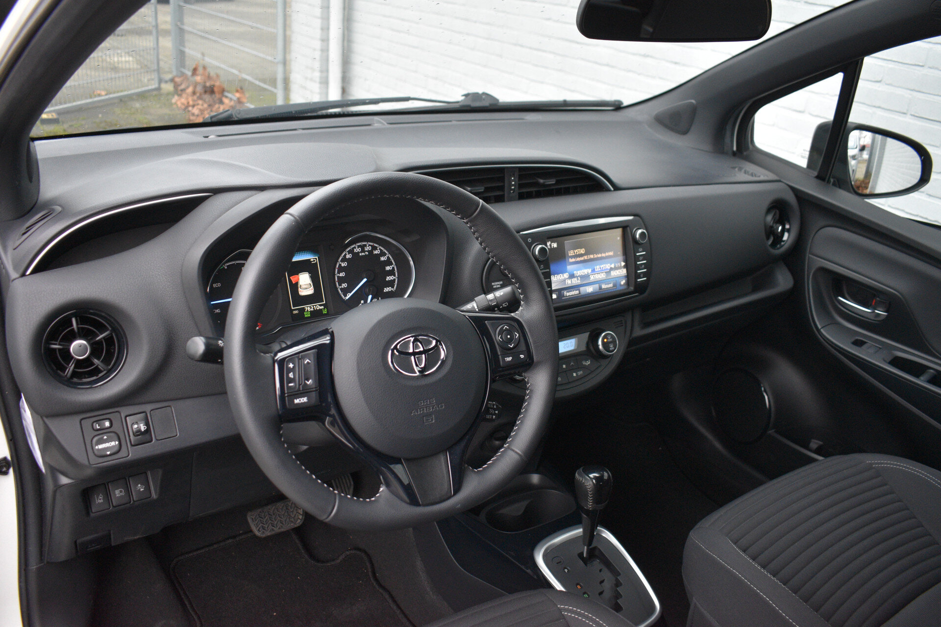 Toyota Yaris 1.5 Hybrid Bi-Tone Automaat 100pk - Afbeelding 4