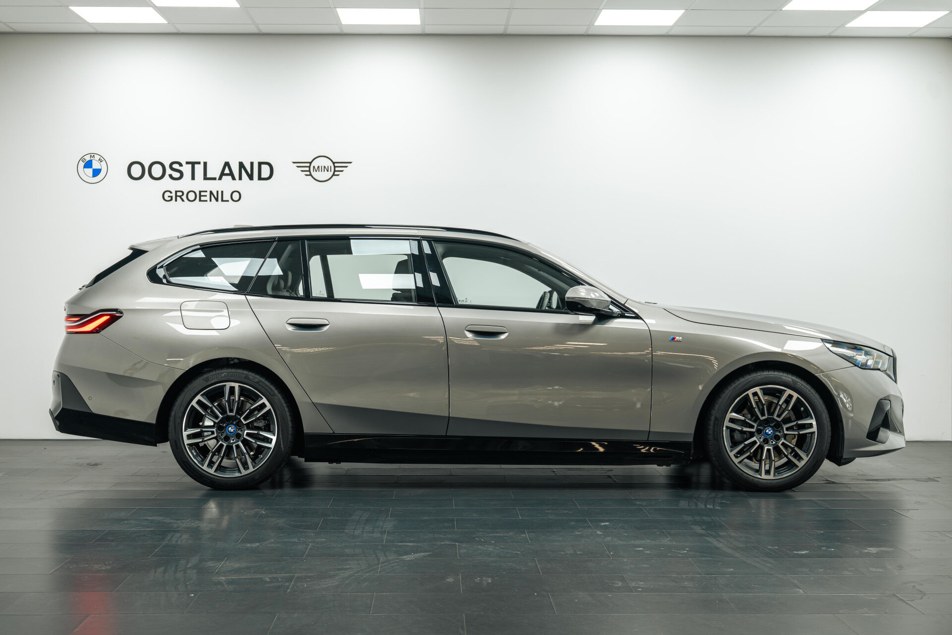 BMW 5 Serie Touring 530e M Sport Automaat - Afbeelding 2