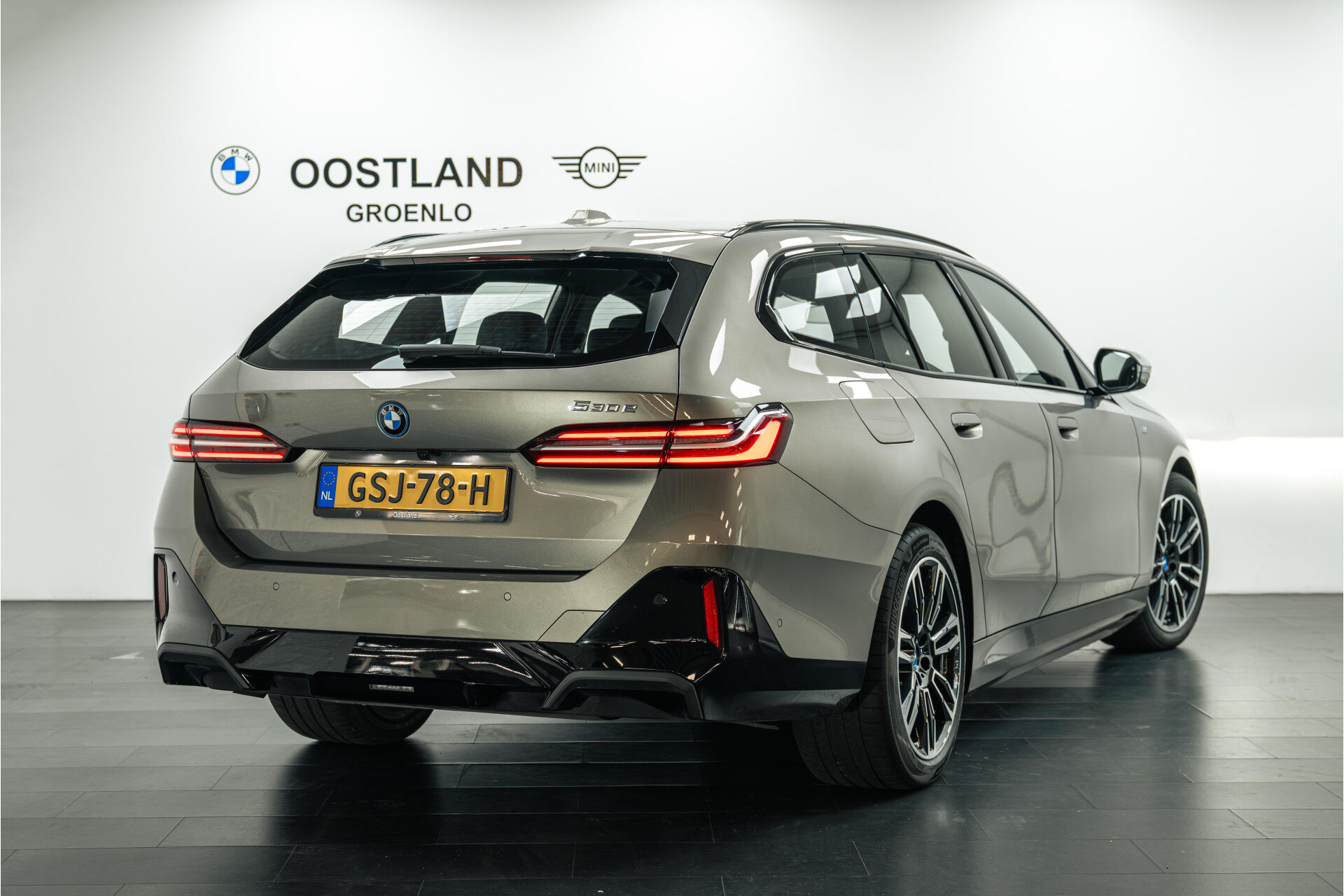 BMW 5 Serie Touring 530e M Sport Automaat - Afbeelding 3