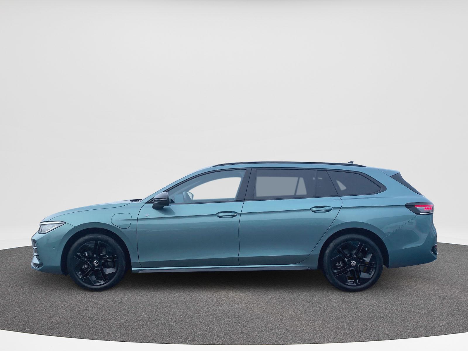 Volkswagen Passat Variant 1.5 eHybrid R-Line | Trekhaak | Pano | Blackstyle - Afbeelding 2