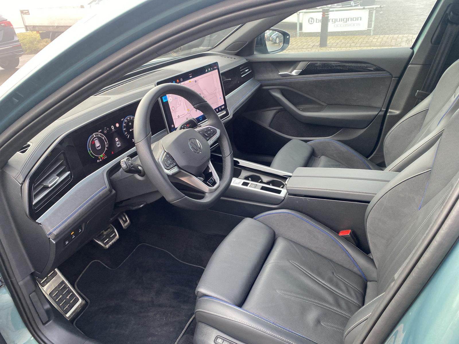 Volkswagen Passat Variant 1.5 eHybrid R-Line | Trekhaak | Pano | Blackstyle - Afbeelding 4