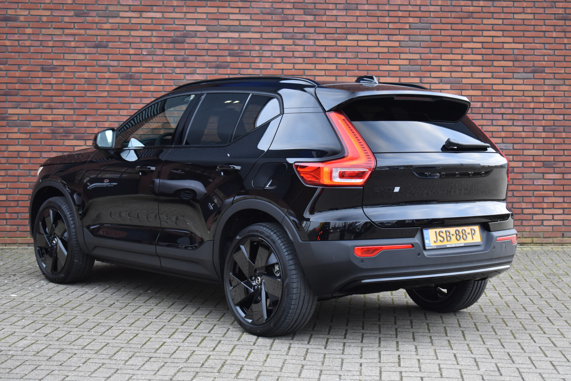 Volvo EX40 Extended Range 252PK Plus Black Edition 82 kWh - Afbeelding 3