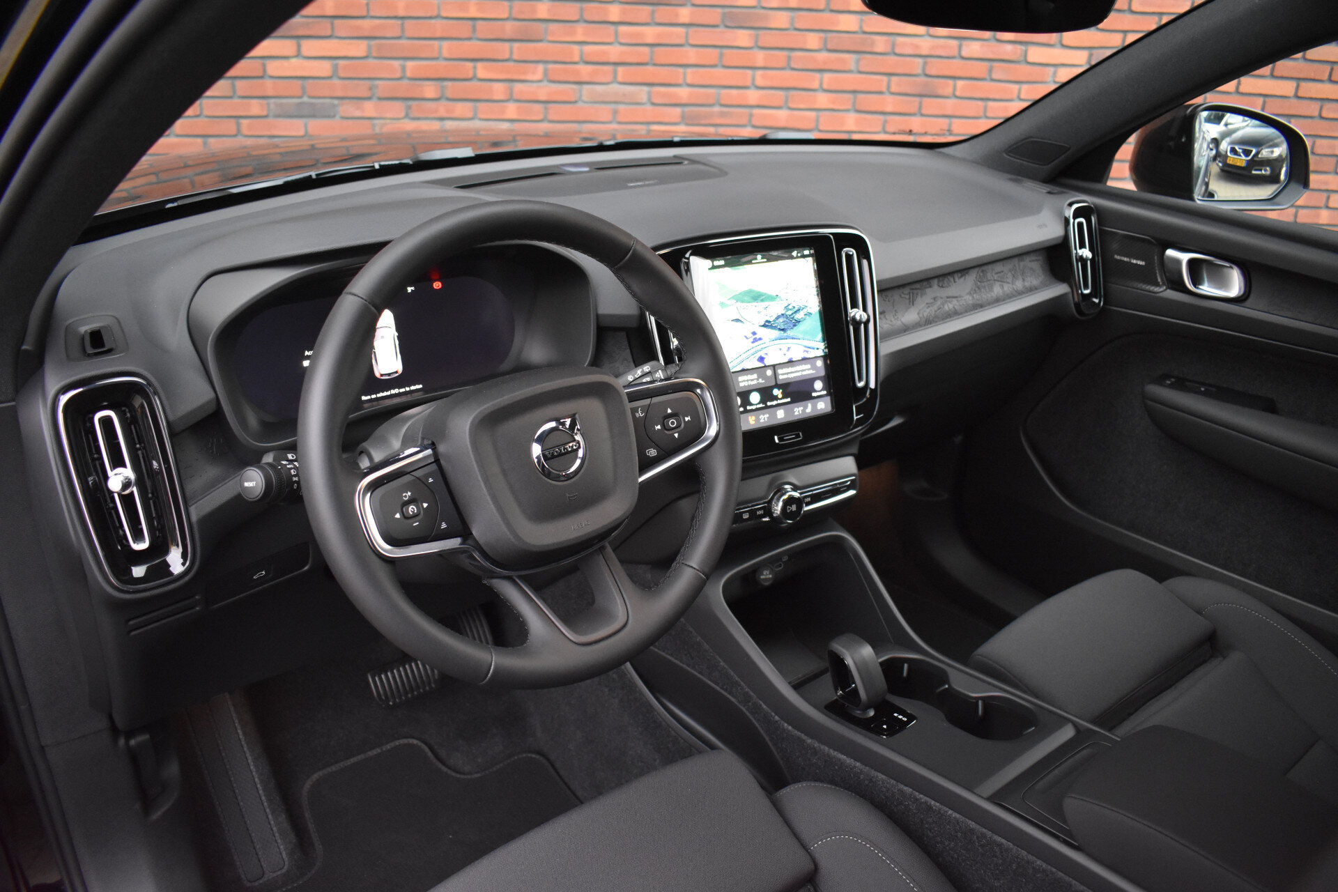 Volvo EX40 Extended Range 252PK Plus Black Edition 82 kWh - Afbeelding 4