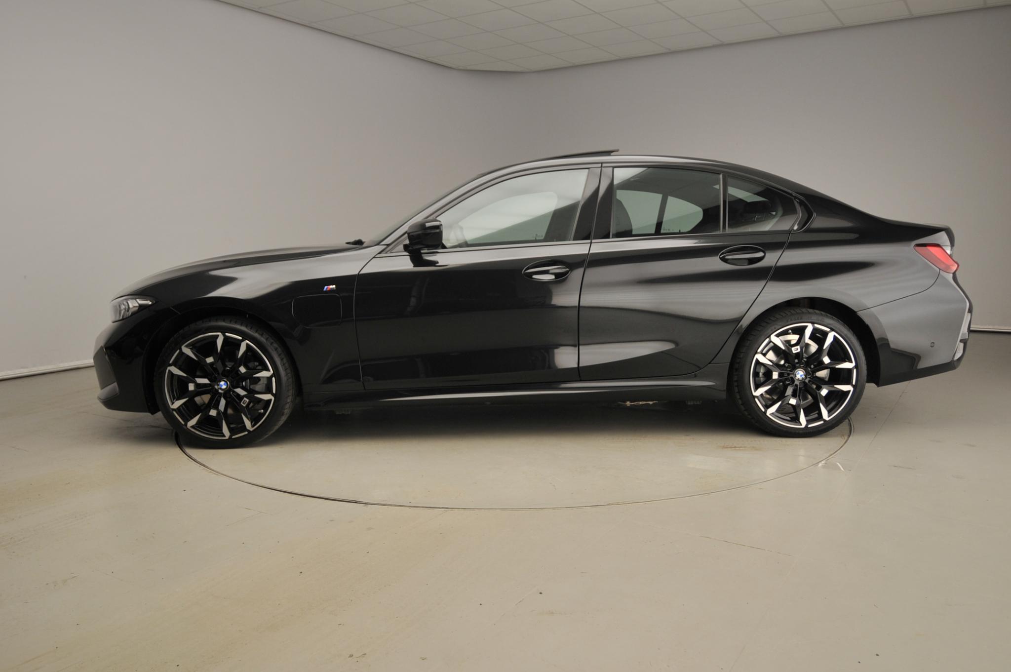 BMW 3 Serie Sedan 330e - Afbeelding 2
