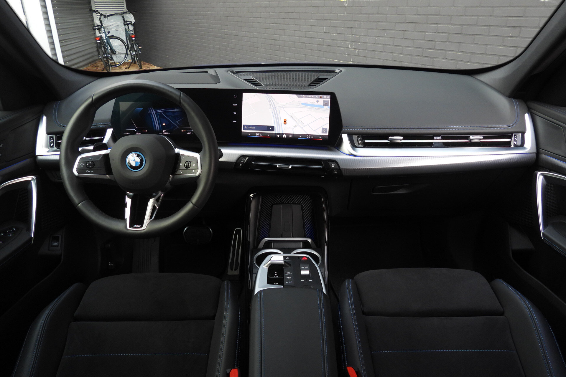BMW iX1 eDrive20 High Executive M Sport Automaat - Afbeelding 3