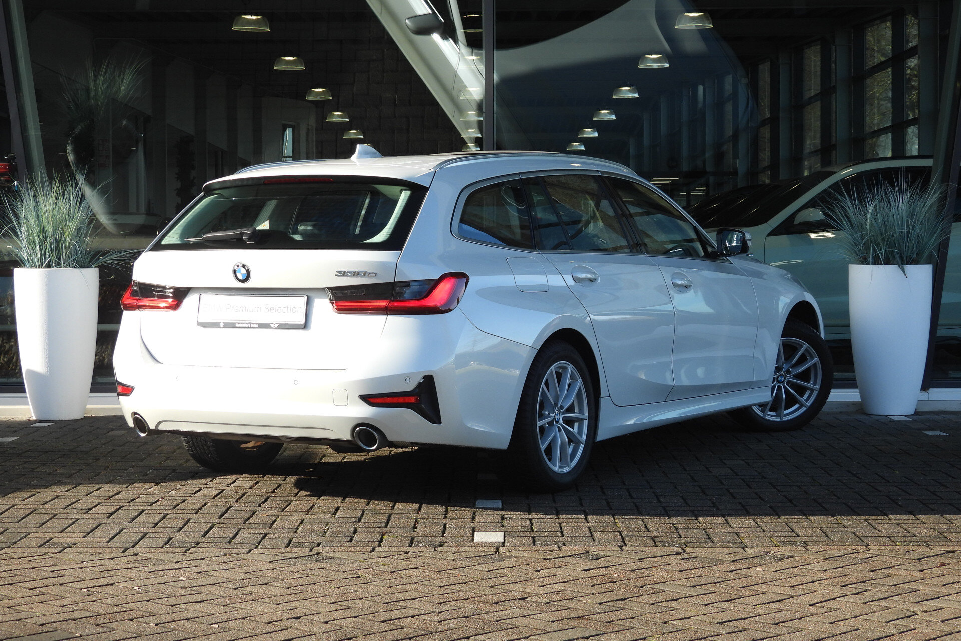 BMW 3 Serie Touring 330e High Executive Automaat - Afbeelding 4