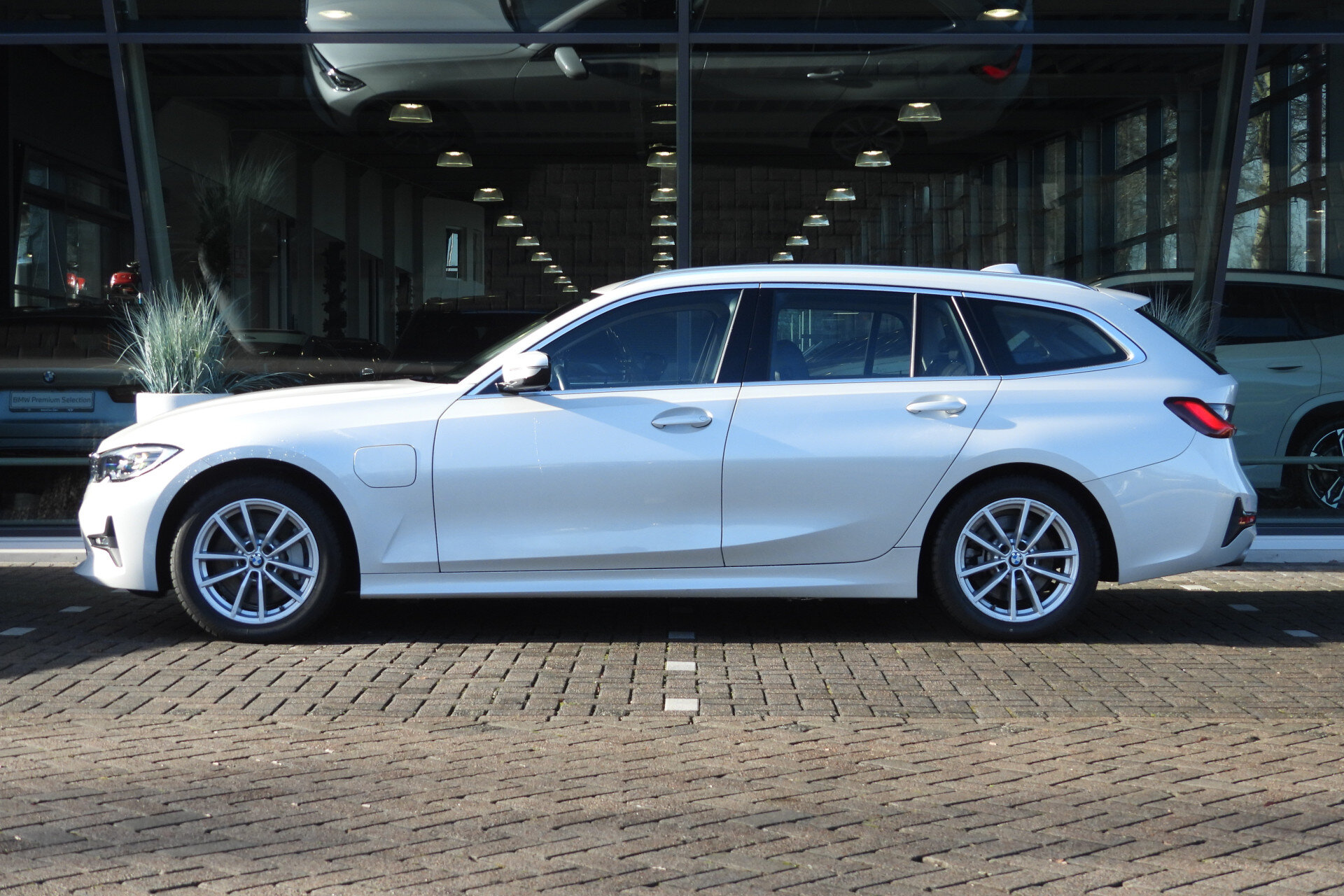 BMW 3 Serie Touring 330e High Executive Automaat - Afbeelding 5