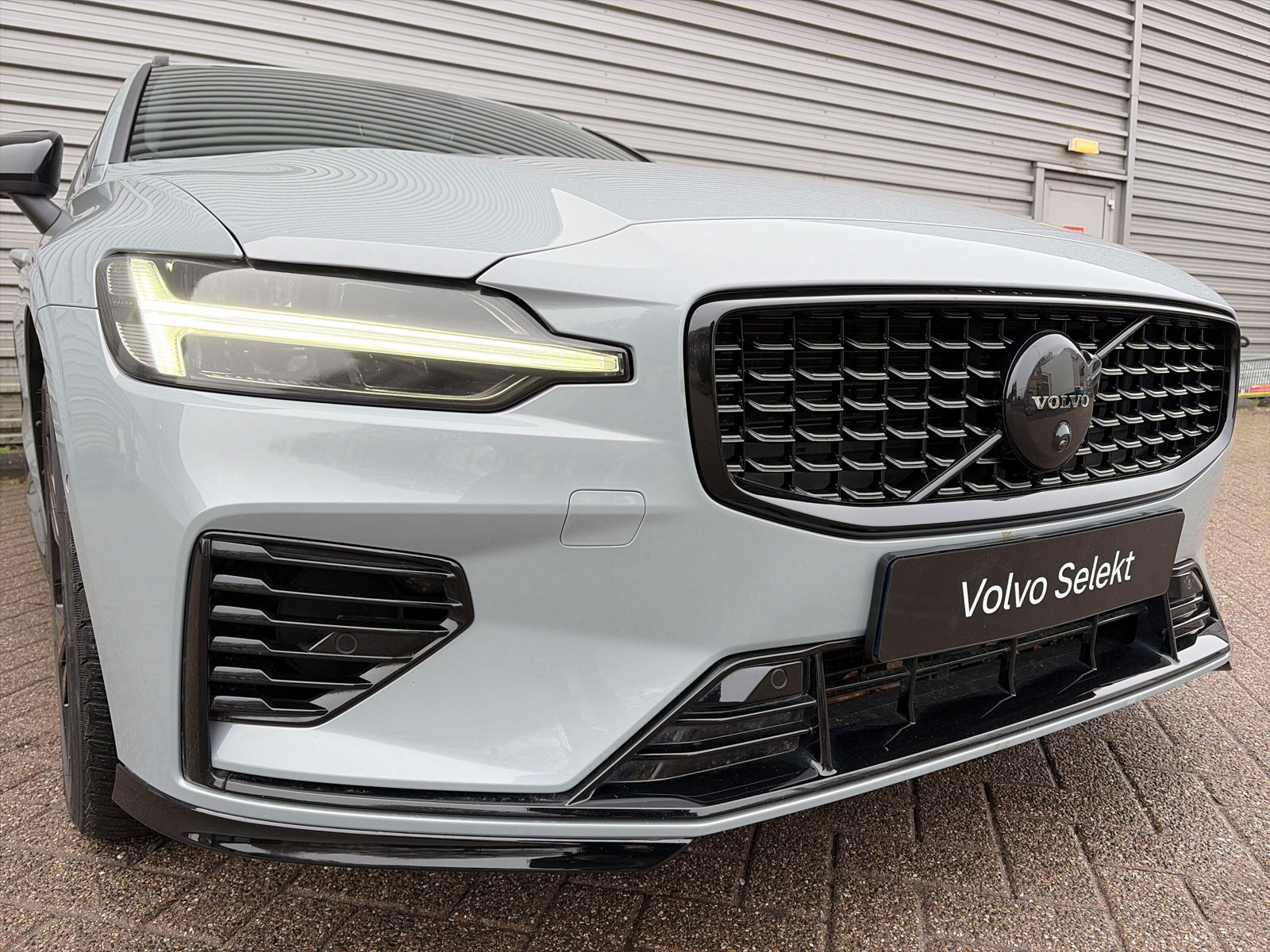 Volvo V60 2.0 T8 Plug-in hybrid AWD Plus Dark - Afbeelding 4