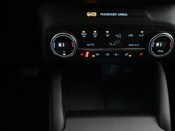 Automatische airco met 3 zones en bediening voor achterpassagiers