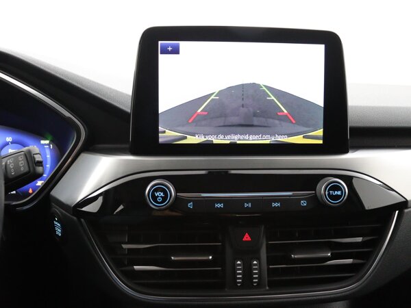 Parkeersensoren voor en achter met achteruitrijcamera