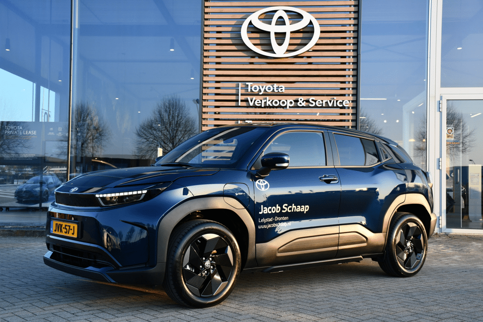 Toyota Urban Cruiser Dynamic 61 kWh Automaat 175pk - Afbeelding 1