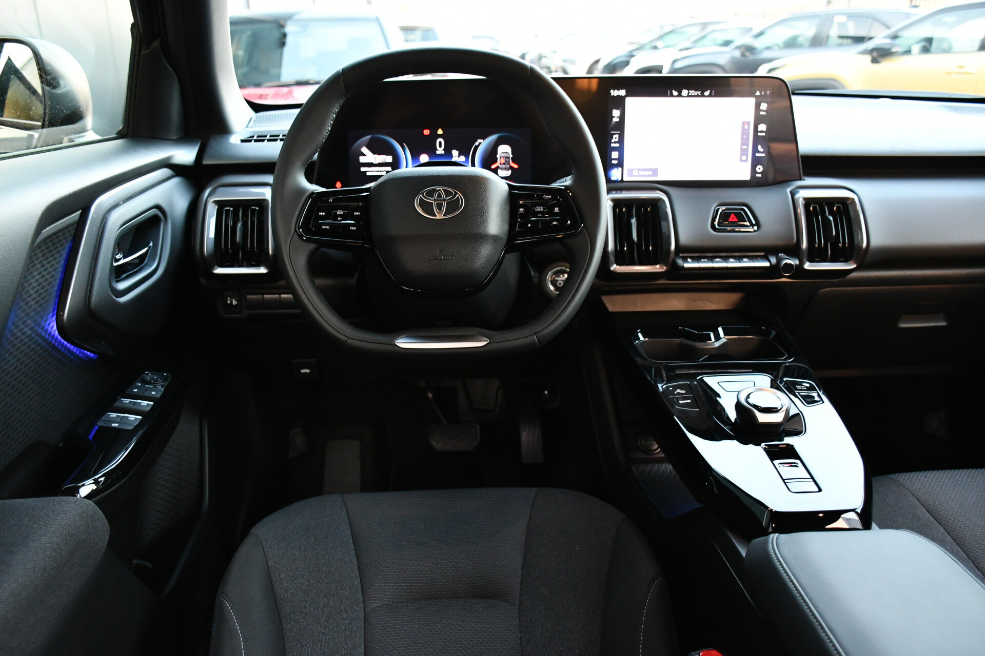 Toyota Urban Cruiser Dynamic 61 kWh Automaat 175pk - Afbeelding 2