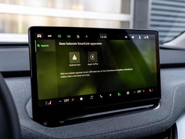 Apple Carplay/Android Auto Apple Carplay/Android Auto