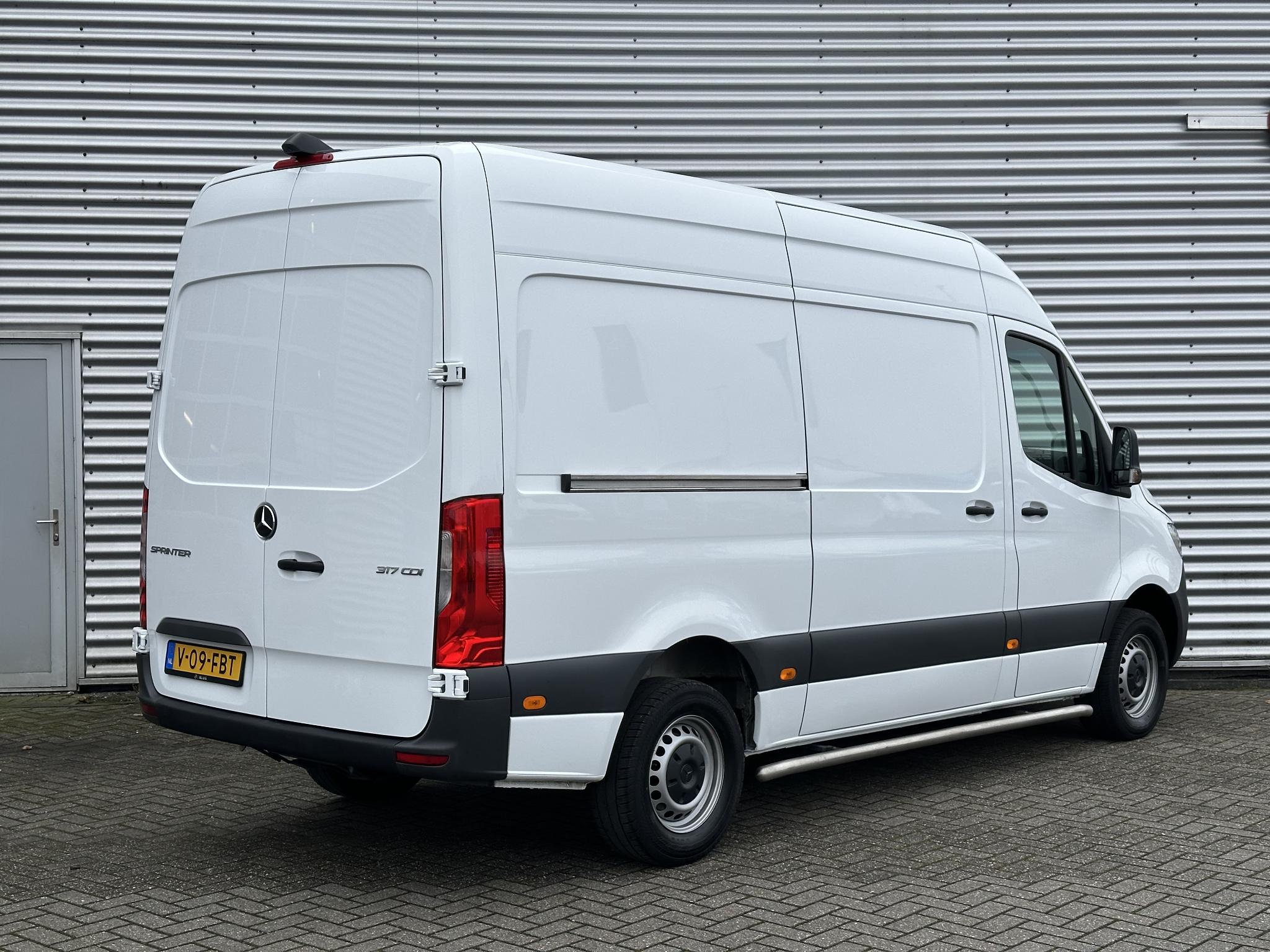 Mercedes-Benz Sprinter 317 CDI  L2H2 Automaat Carplay Navigatie Camera - Afbeelding 2