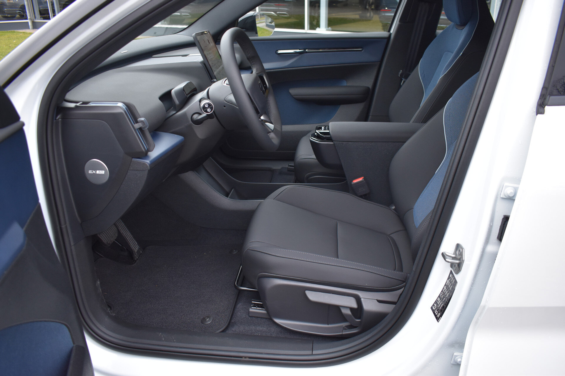 Volvo EX30 Extended Range Plus 69 kWh - Afbeelding 2