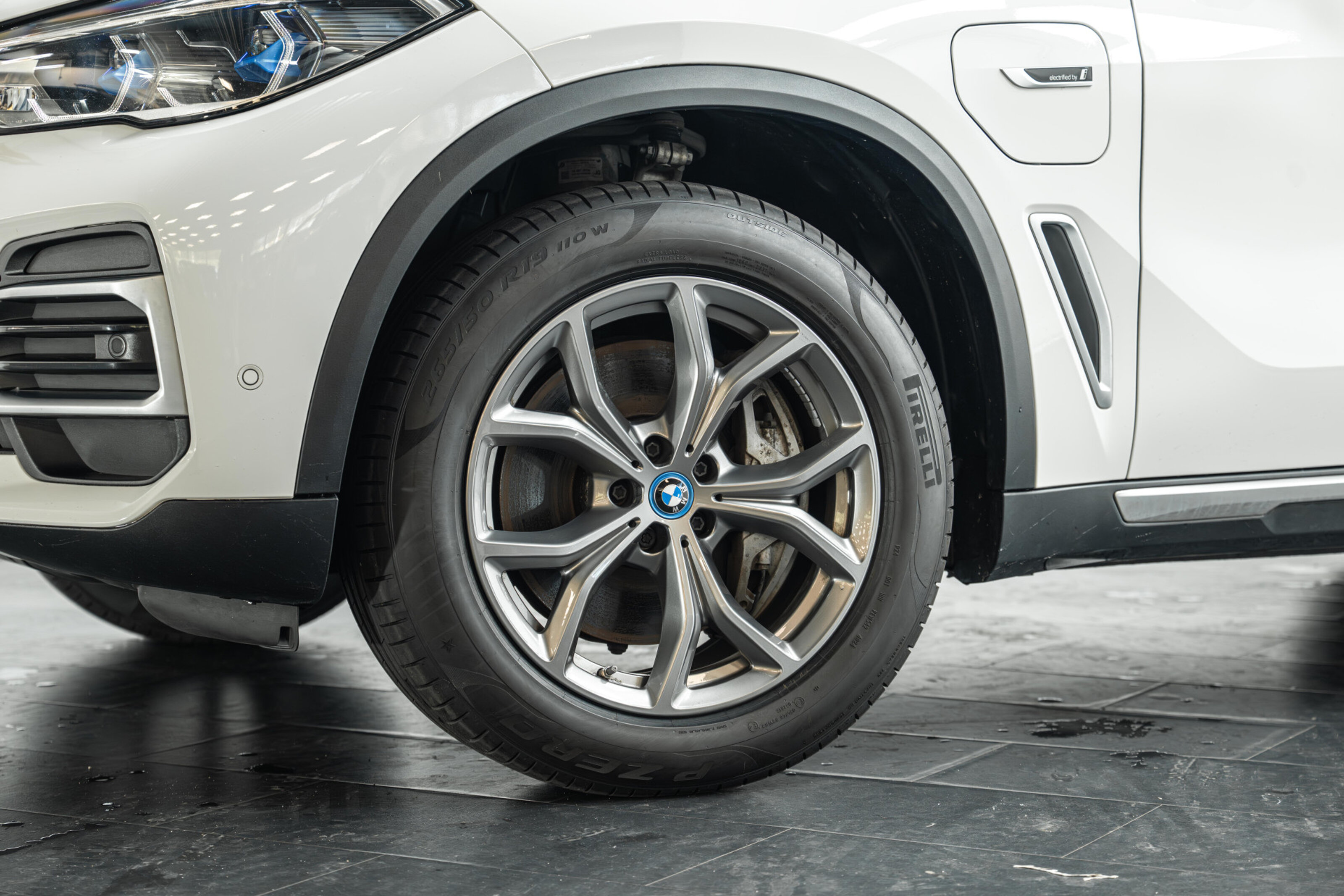 BMW X5 8