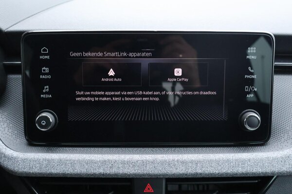 Apple Carplay/Android Auto Apple Carplay/Android Auto