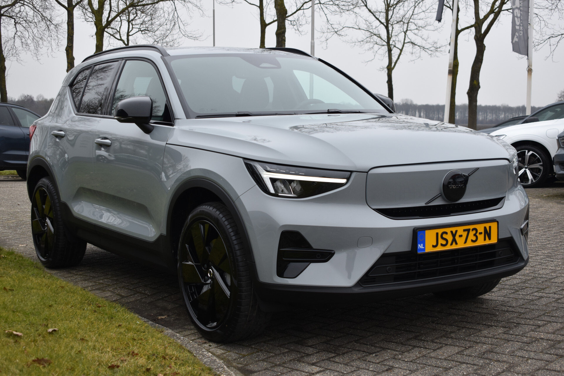 Volvo EX40 Extended Range 252PK Plus Black Ed. 82 kWh - Afbeelding 3