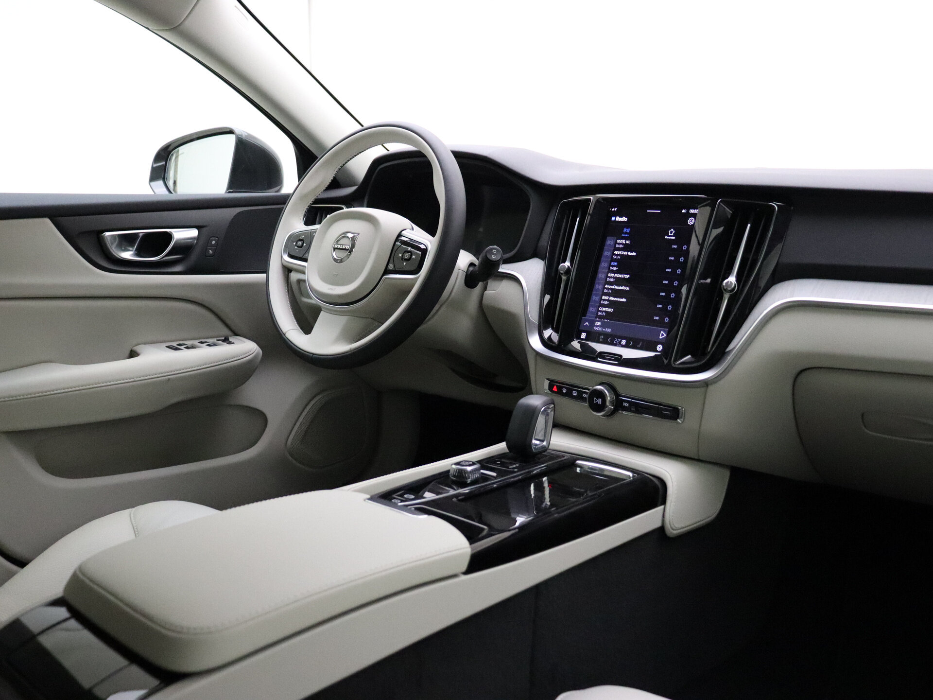 Volvo V60 T6 350pk AWD Essential Bright - Afbeelding 2